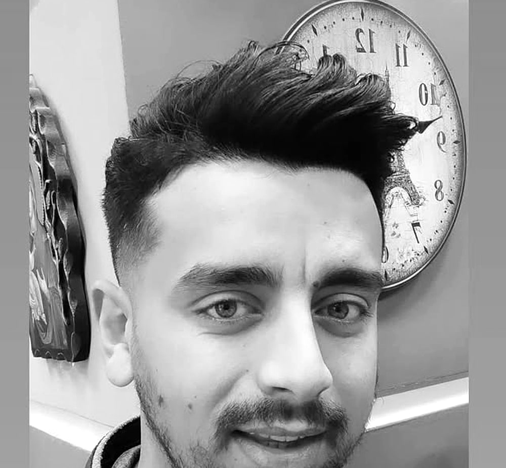 Textured pompadour στο Nicko Makris Barbershop & Spa